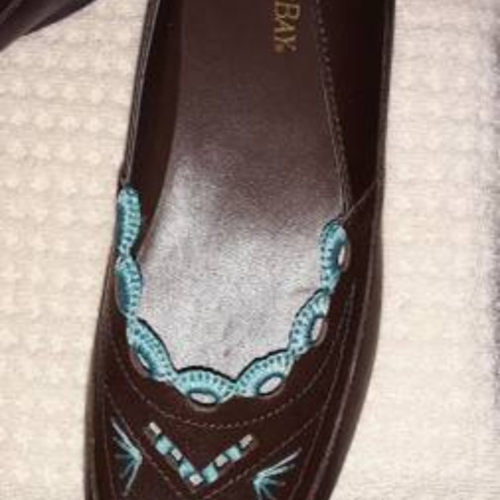 New Women's St. John's Bay Dark Brown W/Turquoise Trim Flats Style Is Cate 7.5